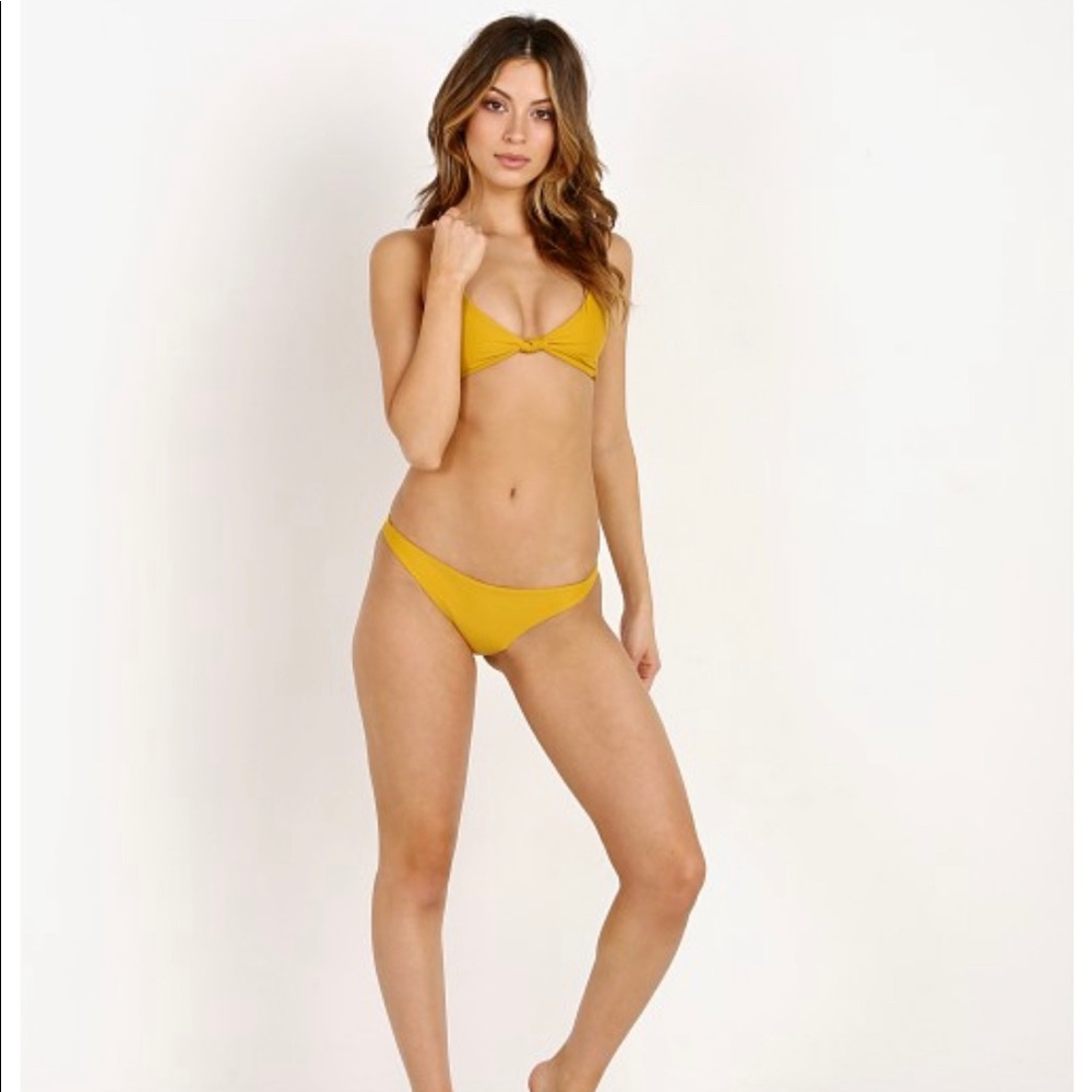MIKOH Kaloko top (M) & Lahaina bottom (L)